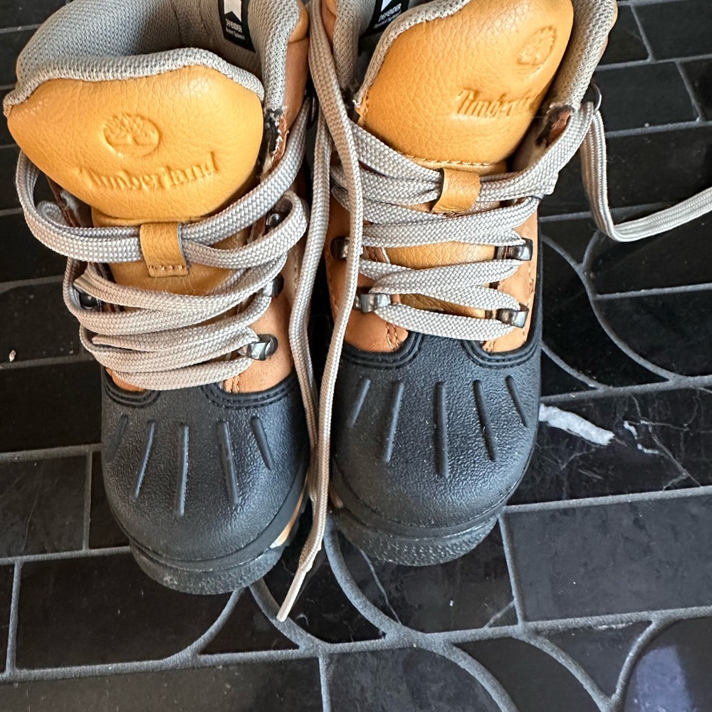 Timberland Kids' Black and Tan Boots - Picture 3 of 5